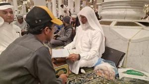Santri IDN melakukan setoran hafalan di Masjid Nabawi