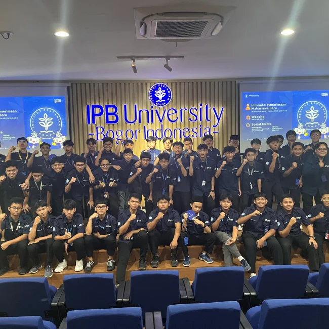 IDN Boarding School Sentul Sukseskan Campus Tour ke IPB
