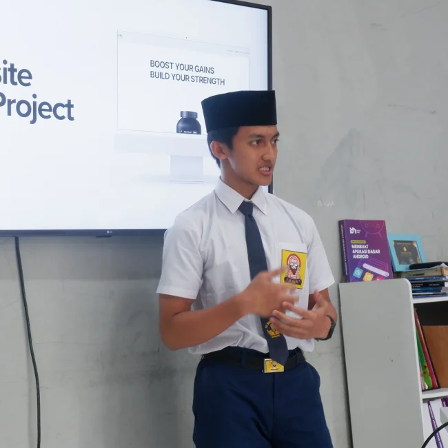 santri pesantren idn boarding school jago berbahasa inggris