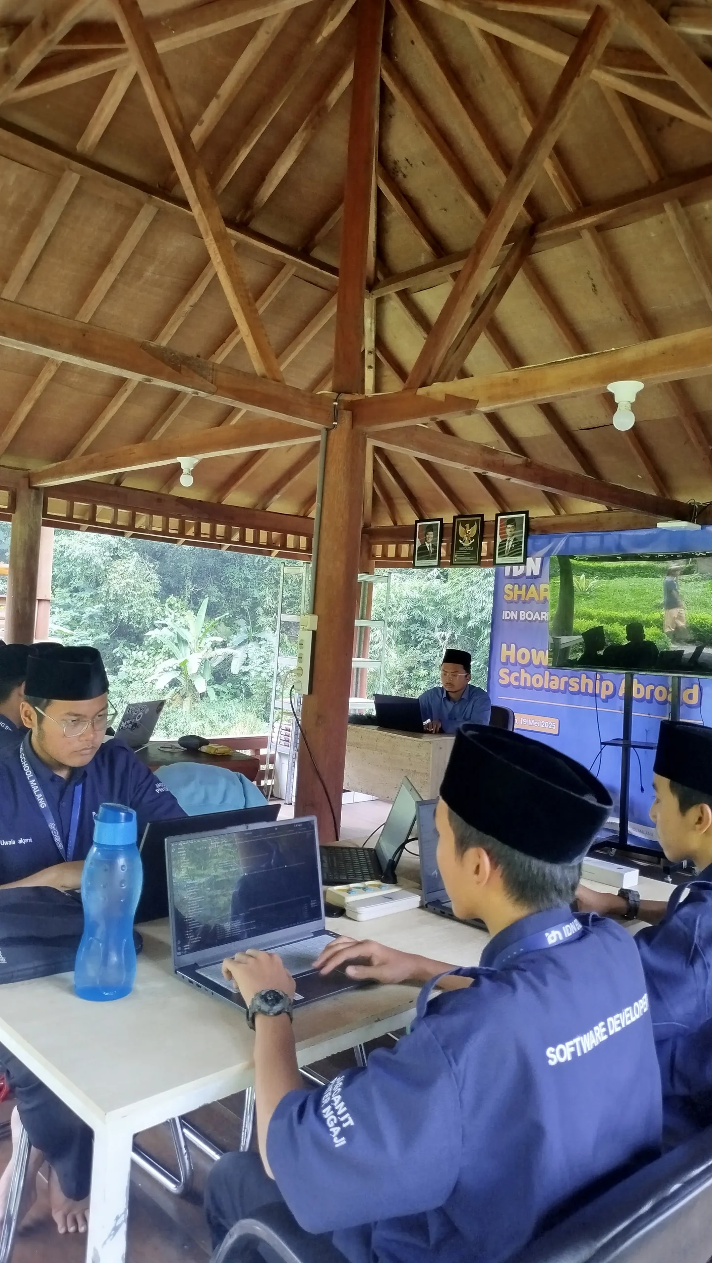 sekolah pesantren jurusan TKJ dan RPL terdekat untuk warga Jatim (Jawa Timur) dan sekitarnya. Ada di Malang dekat Bromo!