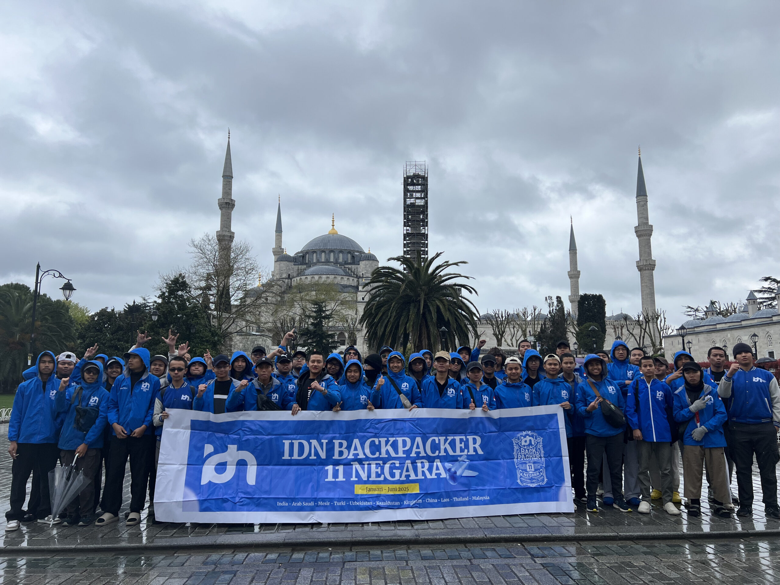 Santri Pesantren Tahfidz dan IT IDN Boarding School mengunjungi Hagia Sophia Turki dan bertemu alumni