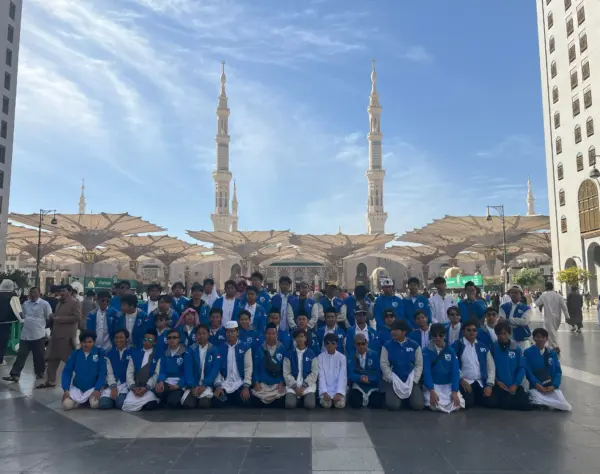 Santri IDN Boarding School umroh mandiri di Masjidil Haram, Arab Saudi