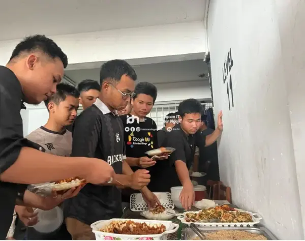 makan-bersama-hari-raya-idn-backpacker