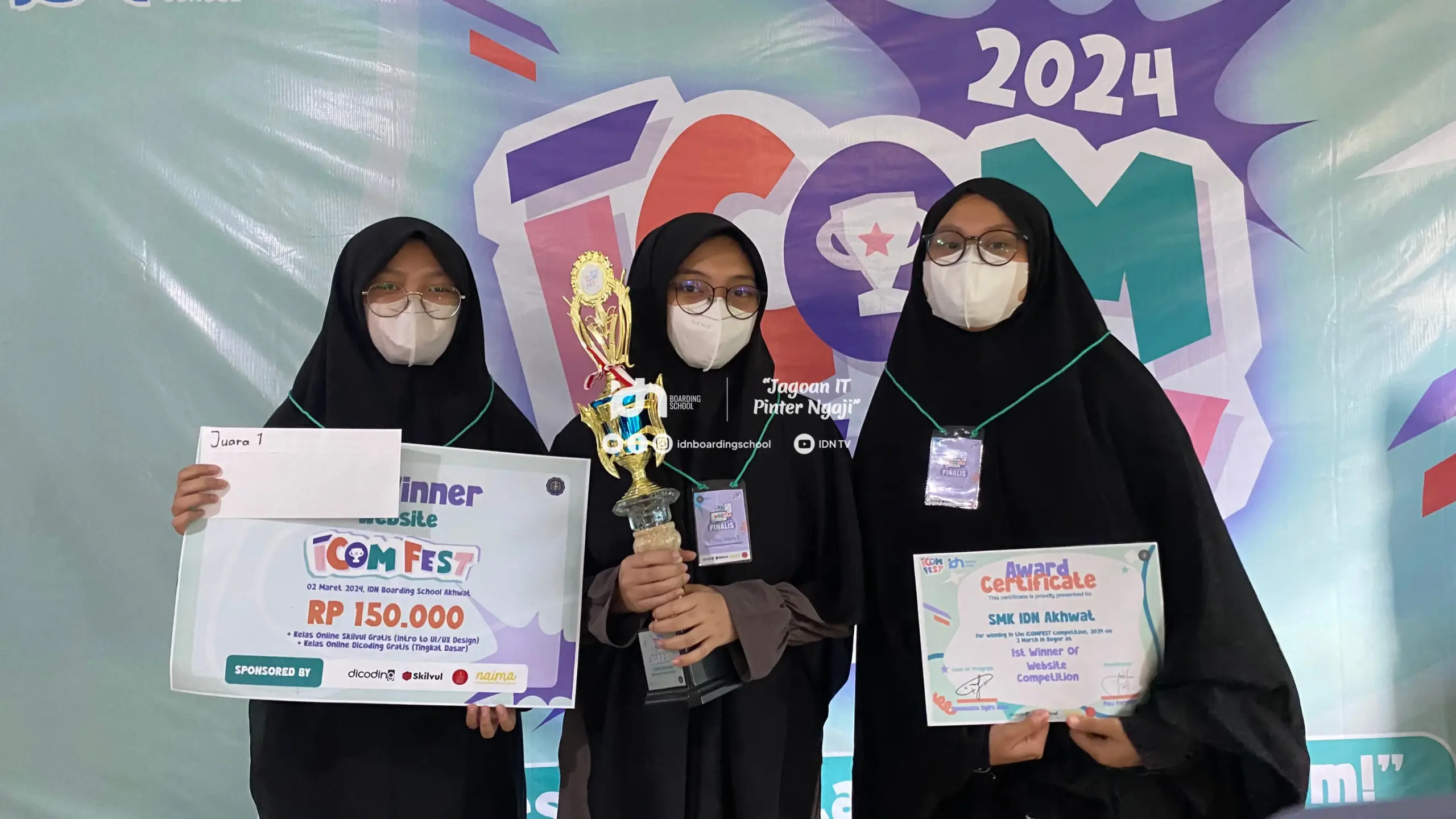 Siswi IDN Akhwat juara website competition dan jago public speaking