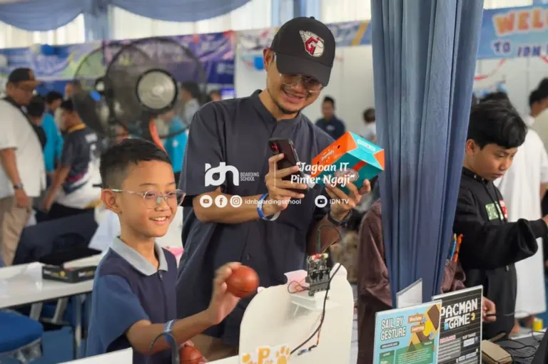 keseruan anak dan ayah di idn open house 2025