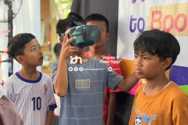 meoncoba vr di pameran it idn open house 2025
