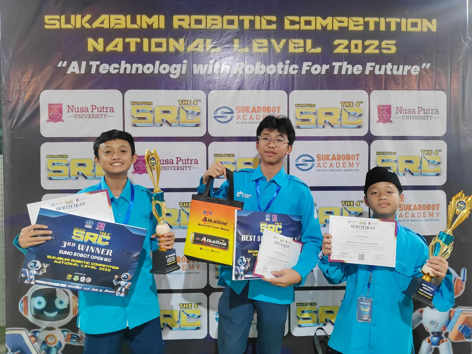 Santri SMP IDN Jonggol raih Juara 3 Sumo 1Kg dan Best Speed Line Follower di Sukabumi Robotic Competition 2025