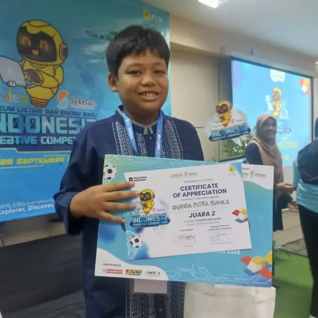 Anandha Putra Bianka santri SMP IDN Pamijahan Juara 2 Creative Code Senior Indonesia Creative Competition