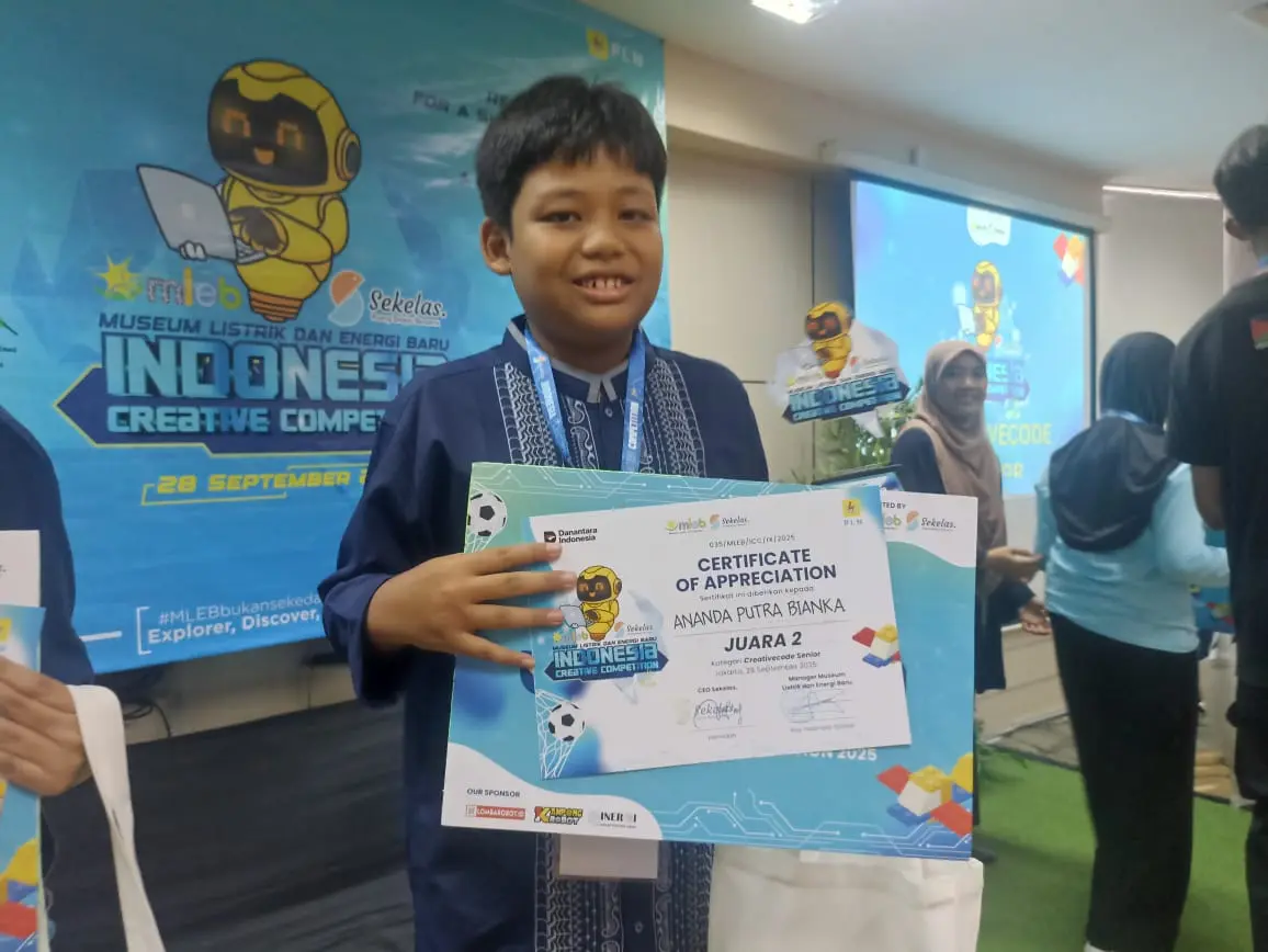 Anandha Putra Bianka santri SMP IDN Pamijahan Juara 2 Creative Code Senior Indonesia Creative Competition