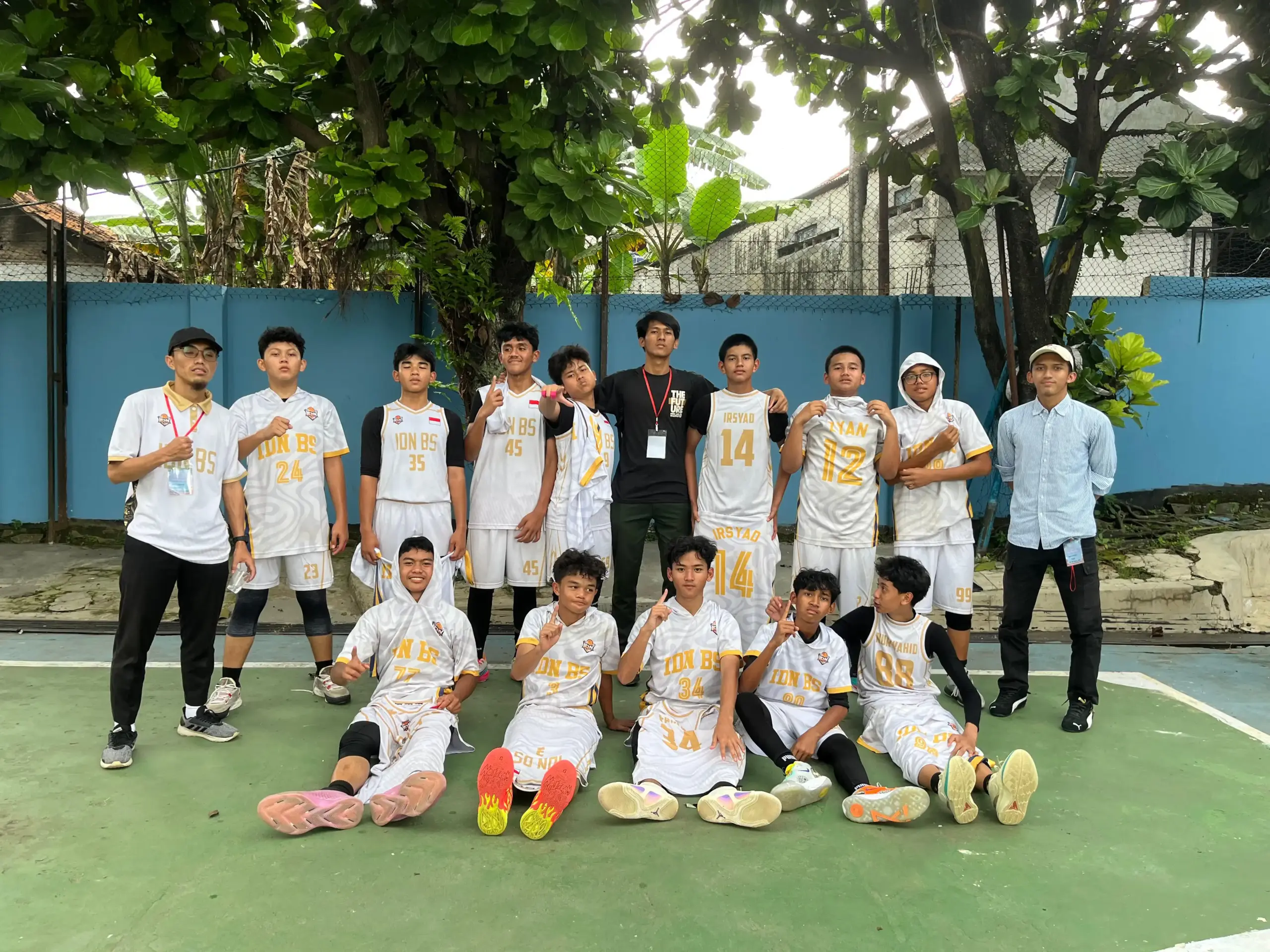 Tim basket SMP IDN Boarding School meraih Juara 1 di Metland Regina Caeli