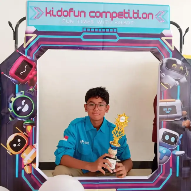 Santri SMP IDN Jonggol raih Juara 2 Robot Soccer 1Kg di Kidofun Robotic Competition 2025