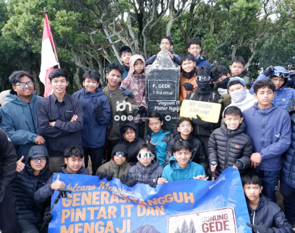 siswa idn boarding school di puncak gunung gede