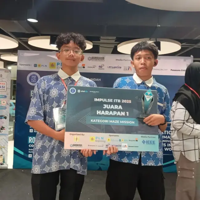 Santri SMP IDN Boarding School Jonggol Juara Harapan 1 Mazemission ITB 2025