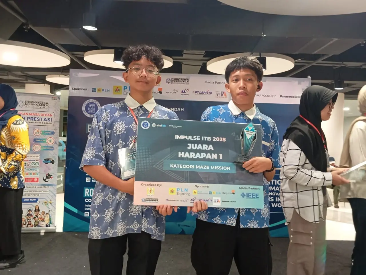 Santri SMP IDN Boarding School Jonggol Juara Harapan 1 Mazemission ITB 2025