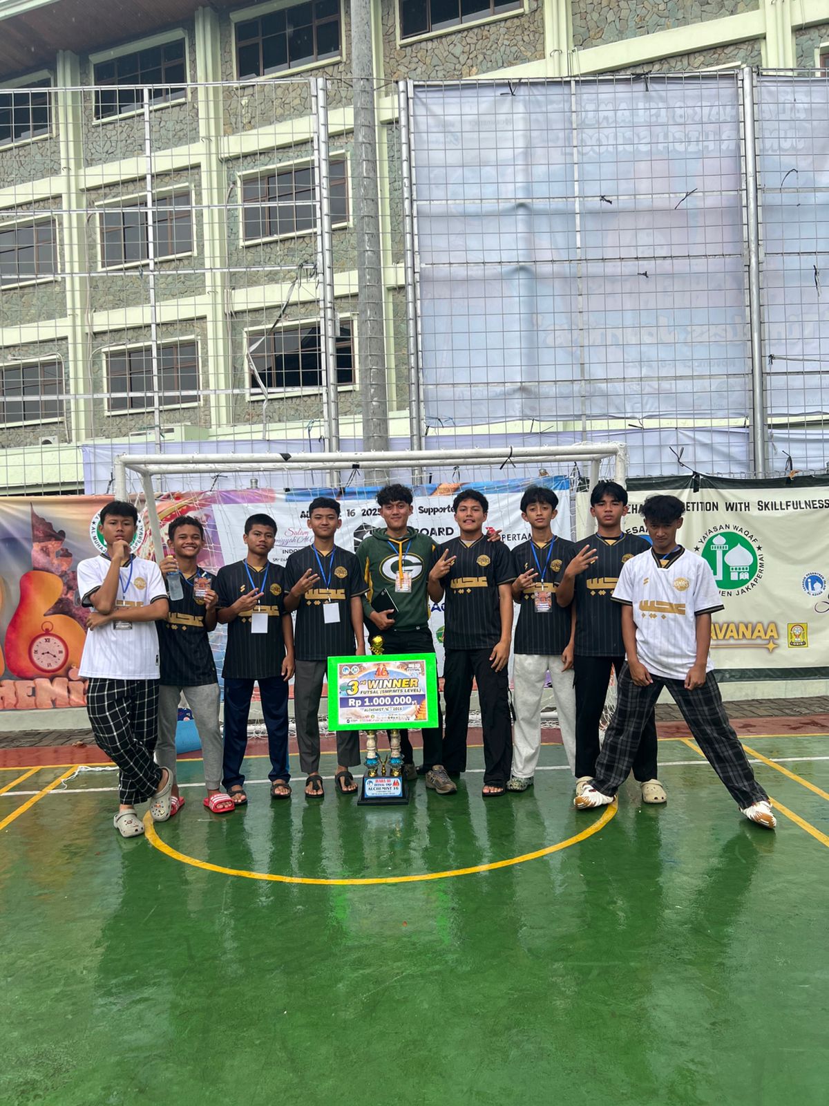 Tim futsal SMP IDN Jonggol meraih Juara 3 di Alchemist Festival