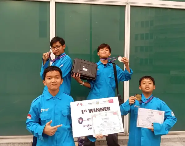 Santri SMP IDN Jonggol raih Juara 1 Line Follower dan Juara 2 Robot Sumo di RYSC ROTARY Malaysia