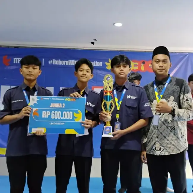 Santri SMK IDN Pamijahan meraih Juara 2 UI/UX di IT Fest Reborn 2025