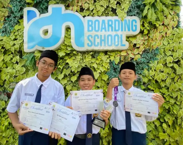 Dokumentasi tim SMP IDN Jonggol meraih Juara 1 Line Follower tingkat nasional ACEC 2025