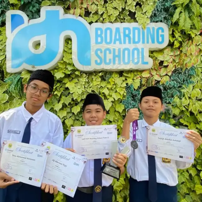 Dokumentasi tim SMP IDN Jonggol meraih Juara 1 Line Follower tingkat nasional ACEC 2025