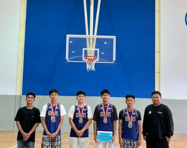 Tim Basket SMP IDN meraih Juara 2 di Bekasi