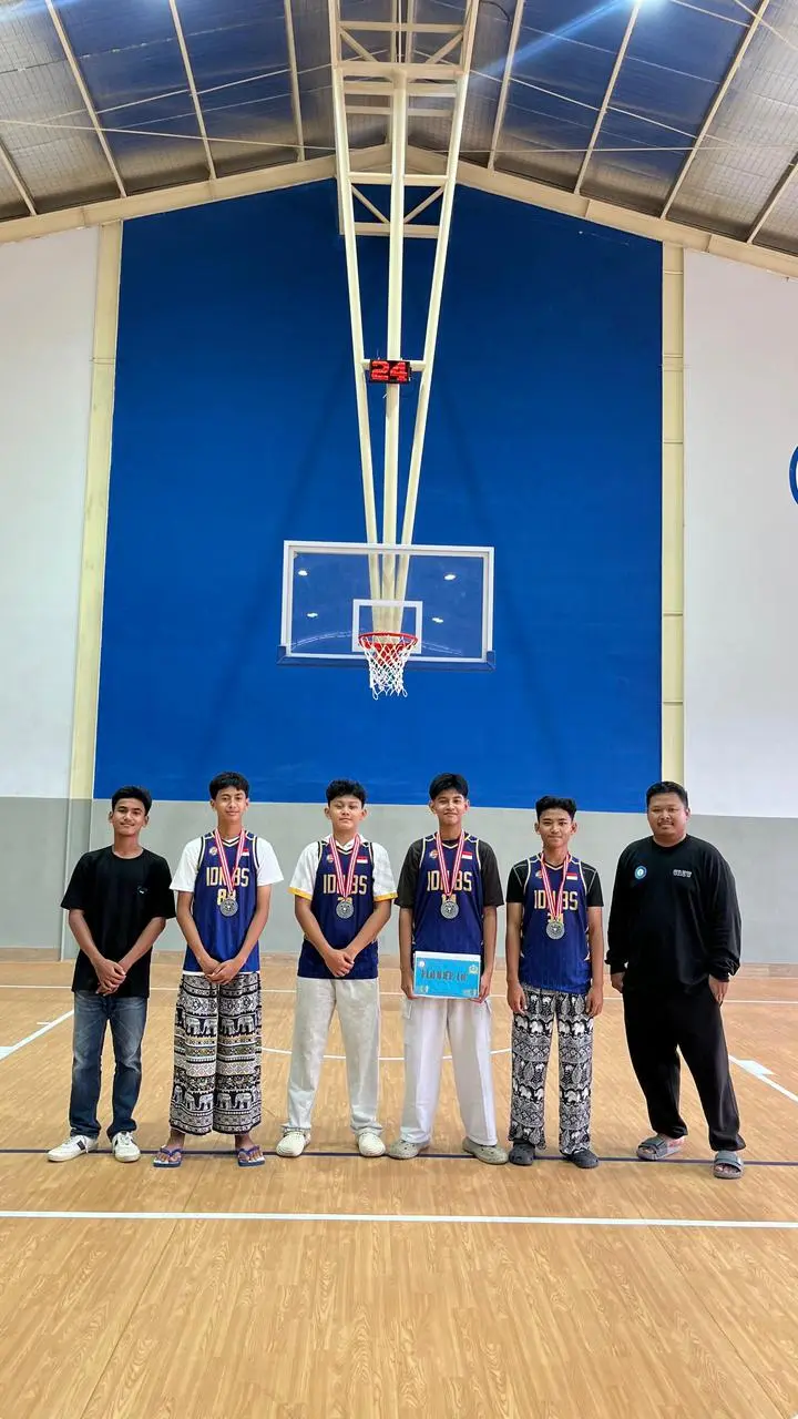 Tim Basket SMP IDN meraih Juara 2 di Bekasi