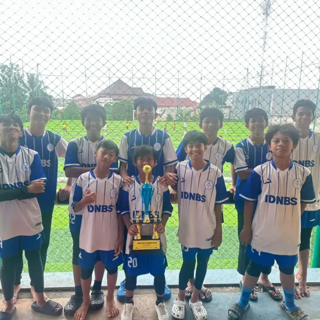 Tim Mini Soccer SMP IDN Boarding School Pamijahan raih Juara 3