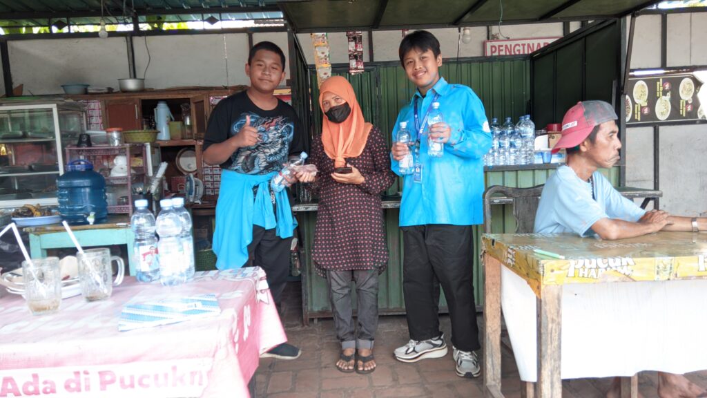 Siswa IDN mewawancarai Warga Bali