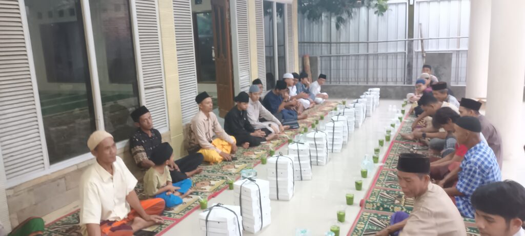 IDN Jonggol Buka Puasa Bersama Warga Desa Sukanegara