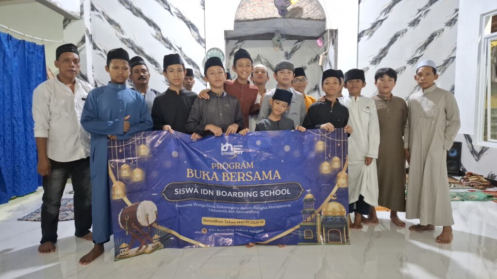 IDN Jonggol Buka Puasa Bersama Warga Desa Sukanegara