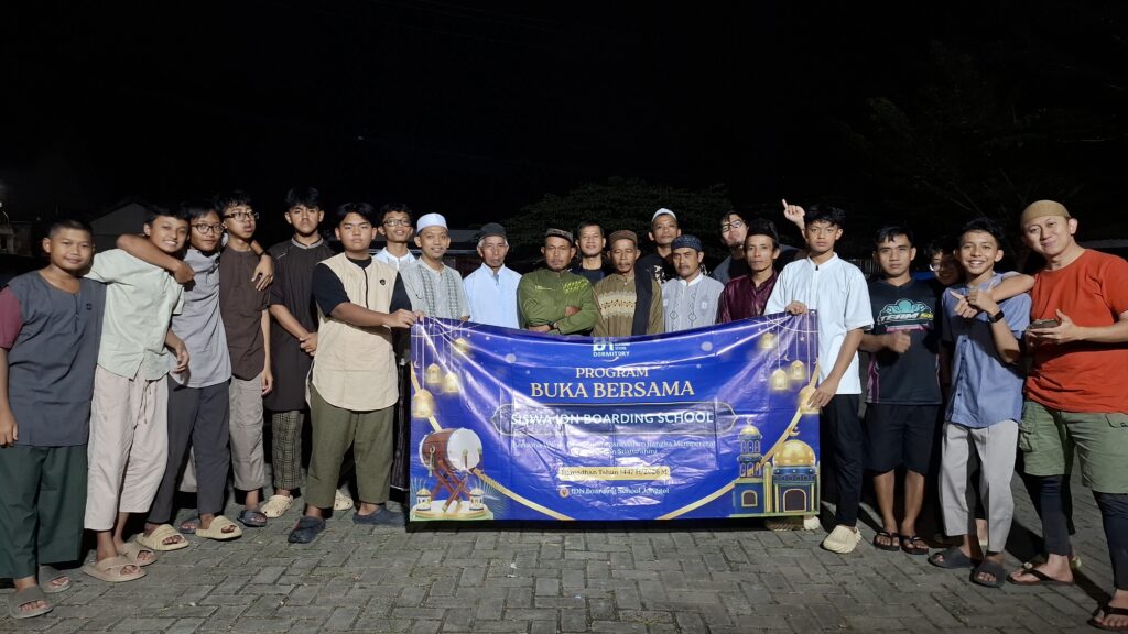 IDN Jonggol Buka Puasa Bersama Warga Desa Sukanegara