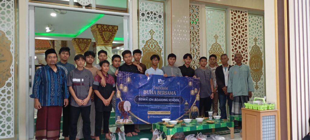 IDN Jonggol Buka Puasa Bersama Warga Desa Sukanegara