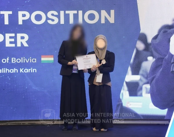 Siswi SMK IDN menang best paper AYIMUN Simulasi sidang PBB