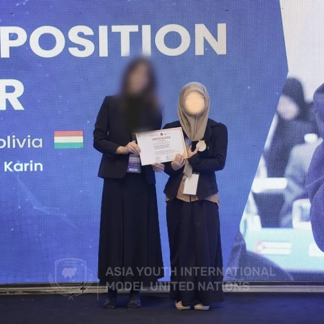Siswi SMK IDN menang best paper AYIMUN Simulasi sidang PBB
